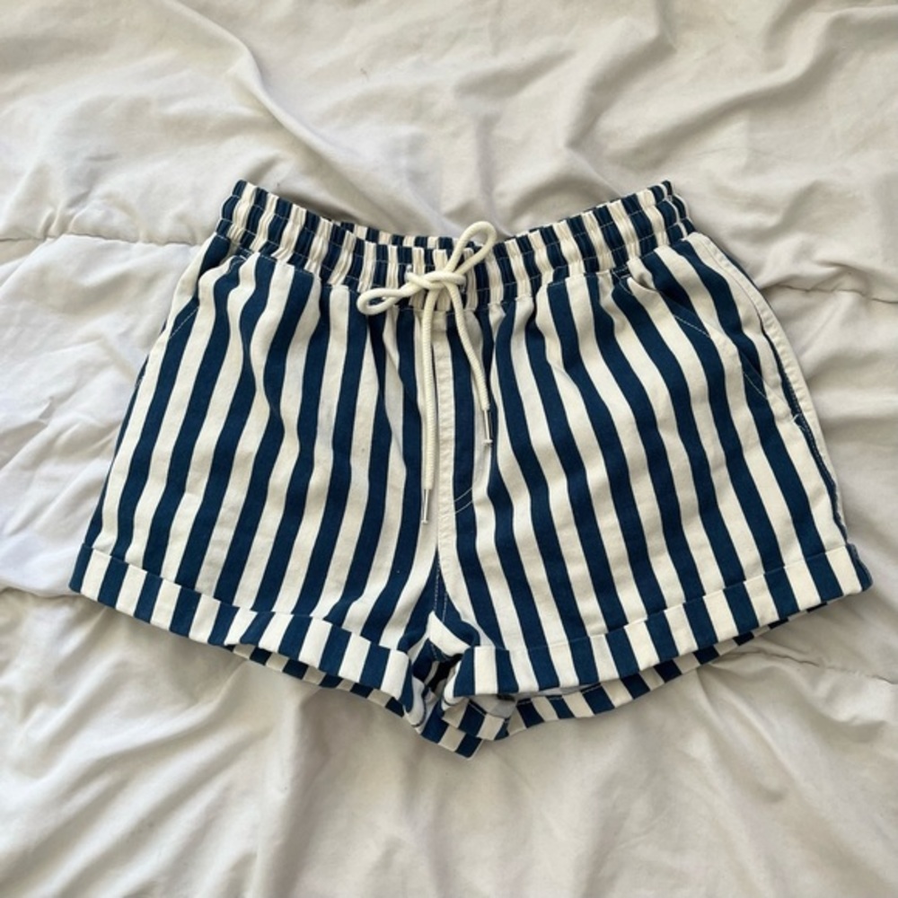 Forever 21 - Women’s Navy & White Striped Shorts - Size Small with real pockets! - Picture 3 of 7
